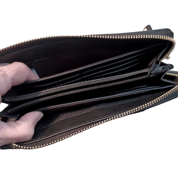 🎁 Nine West Full Size Wallet/Wristlet. Black with Gold Hardware. NWT - Picture 5 of 9